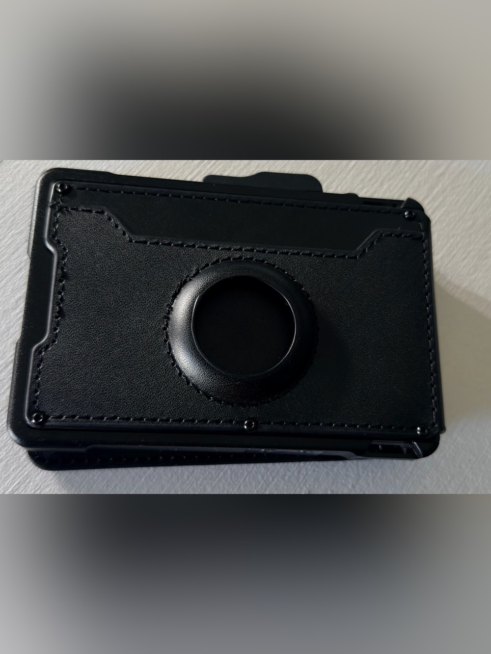 RFID-blocking,Slim Black Cardholder Wallet with Money Clip & AirTag holder - Picture 8 of 9